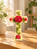 Rosenkreuz – Kerze mit roten Rosen