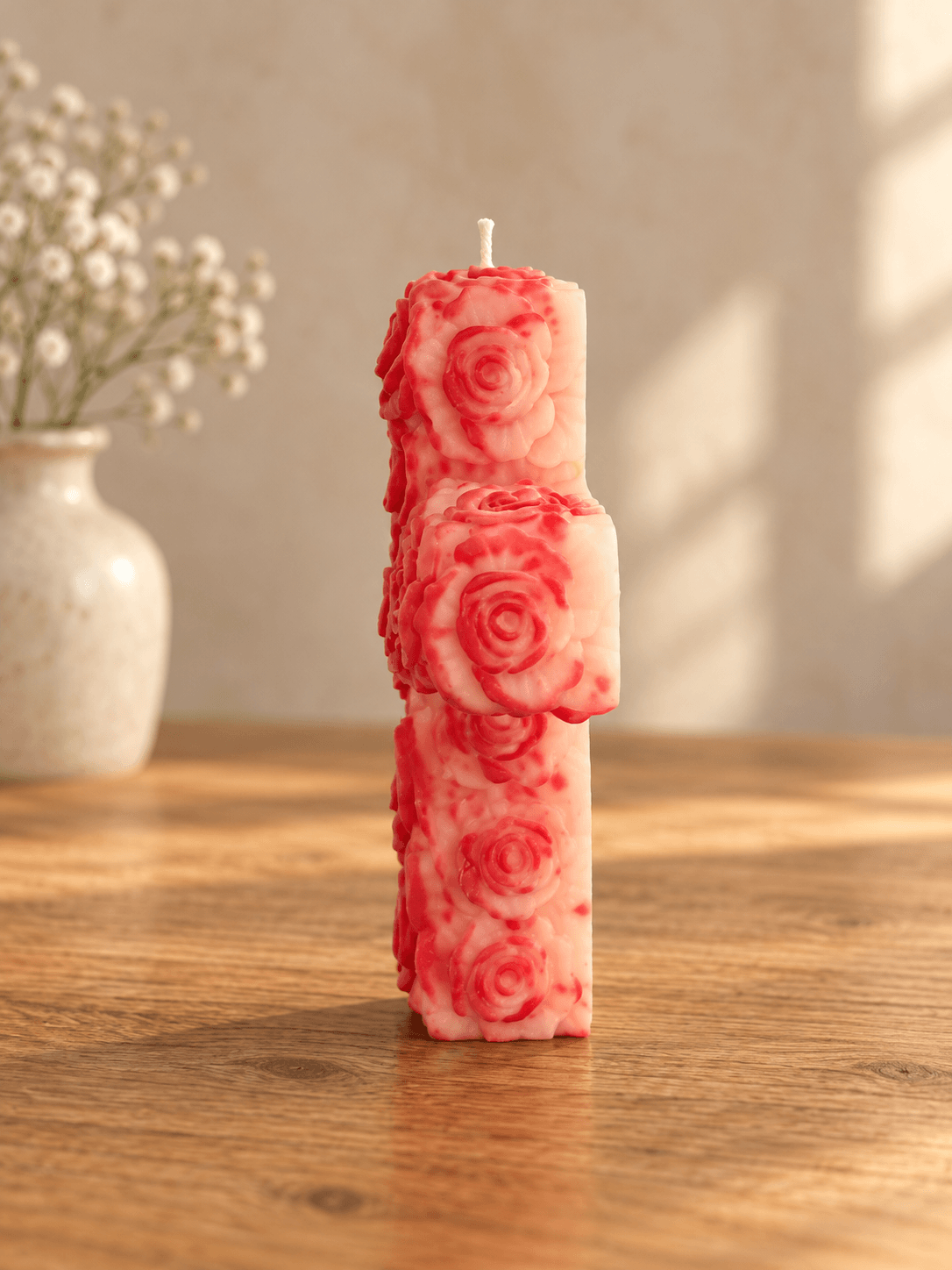 Rosenliebe – Kreuzkerze mit Rosenrelief